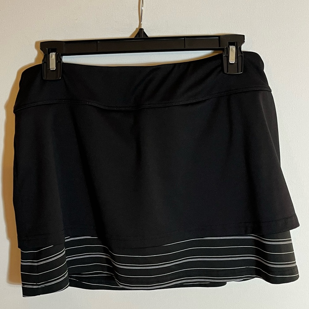 Bolle Women’s Skort Black with Bottom White/Black Lined Layer Size M